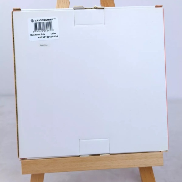 NEW Le Creuset Red Cerisse Star Relief Plate - Picture 5 of 10